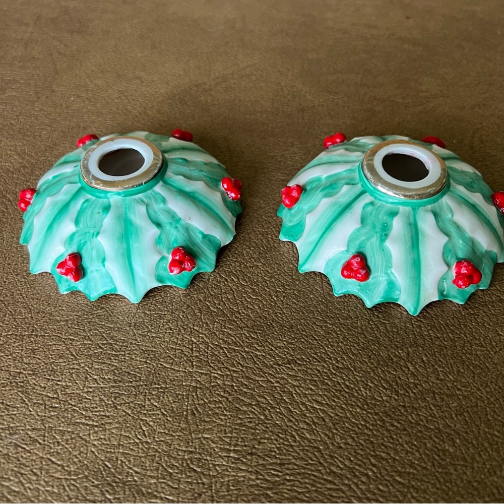 Vtg Set Of 2 Candle Holders Christmas Holly Leaf Berries Round Green Deco Japan